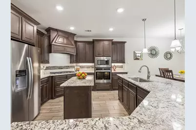 985 E Villas Court, Lewisville, TX 75067 - Photo 4