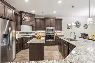 985 E Villas Ct, Lewisville, TX 75067 - Photo 4
