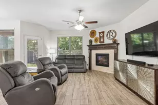985 E Villas Ct, Lewisville, TX 75067 - Photo 6