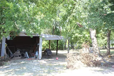 310 S Santa Fe Street, Wolfe City, TX 75496 - Photo 4