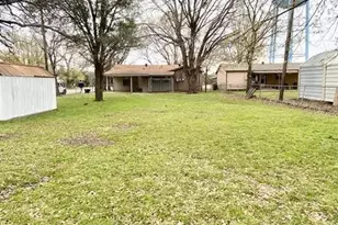 1505 Lynn St, Bonham, TX 75418 - Photo 2