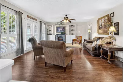 807 W Elizabeth Drive, Robinson, TX 76706 - Photo 12