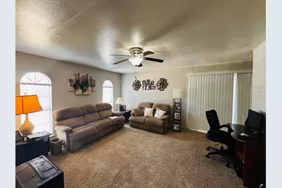 737 S Holiday Drive, Grand Prairie, TX 75052 - Photo 4