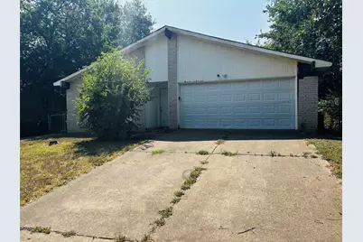 737 S Holiday Drive, Grand Prairie, TX 75052 - Photo 2