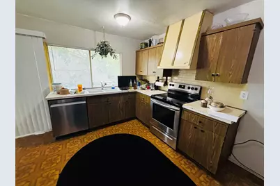 737 S Holiday Drive, Grand Prairie, TX 75052 - Photo 6