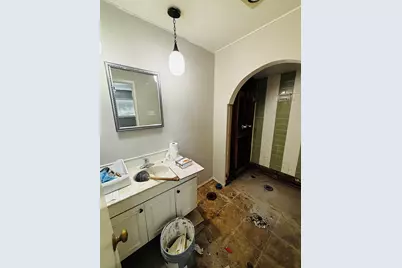 737 S Holiday Drive, Grand Prairie, TX 75052 - Photo 8