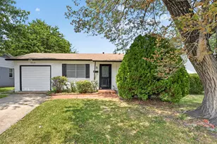 909 Rosewood Hills Dr, Garland, TX 75040 - Photo 4