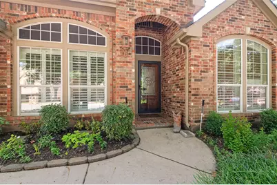 828 Spring Creek Drive, Grapevine, TX 76051 - Photo 2