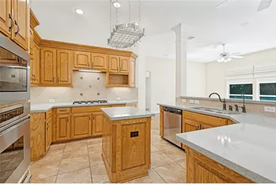 828 Spring Creek Drive, Grapevine, TX 76051 - Photo 6