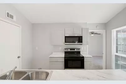 3006 Oak Ridge Place, Grand Prairie, TX 75052 - Photo 12