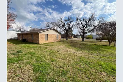 206 E 3rd Street, Tolar, TX 76476 - Photo 4