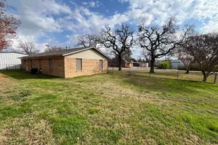 206 E 3rd St, Tolar, TX 76476 - Photo 4