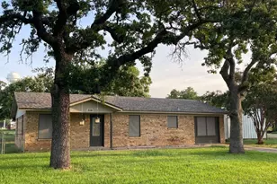 206 E 3rd St, Tolar, TX 76476 - Photo 1