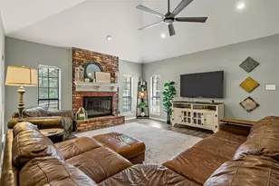 9605 Oak Springs Dr, Woodway, TX 76712 - Photo 2