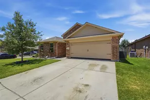 1124 Autumnwood Dr, Azle, TX 76020 - Photo 2