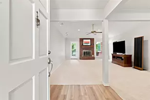 106 Cedar Crest Ct, Hudson Oaks, TX 76087 - Photo 4