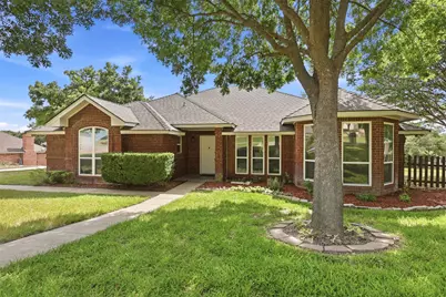 106 Cedar Crest Court, Hudson Oaks, TX 76087 - Photo 1