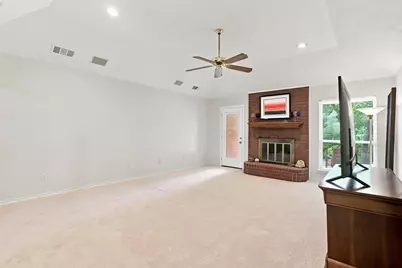 106 Cedar Crest Court, Hudson Oaks, TX 76087 - Photo 6