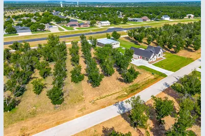 943 E Landings, Granbury, TX 76049 - Photo 12