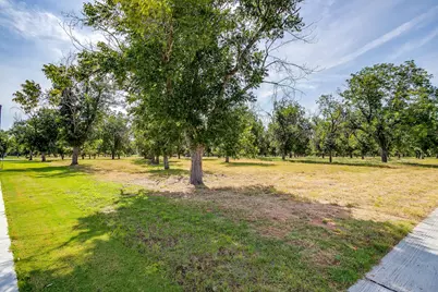 943 E Landings, Granbury, TX 76049 - Photo 12