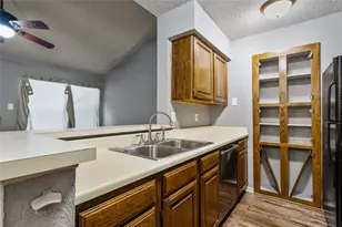 1307 Willoughby Ln, Arlington, TX 76011 - Photo 10