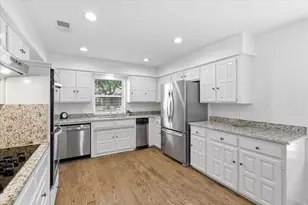 1100 Yorkshire Dr, Carrollton, TX 75007 - Photo 14