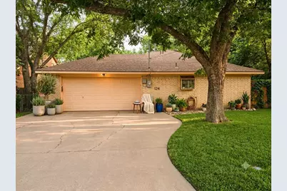409 29th Street, Grand Prairie, TX 75050 - Photo 1