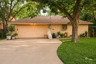 409 29th St, Grand Prairie, TX 75050 - Photo 1