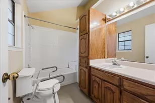 409 29th St, Grand Prairie, TX 75050 - Photo 24