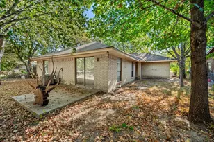 409 29th St, Grand Prairie, TX 75050 - Photo 4