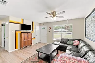 601 E Avenue F, Midlothian, TX 76065 - Photo 4
