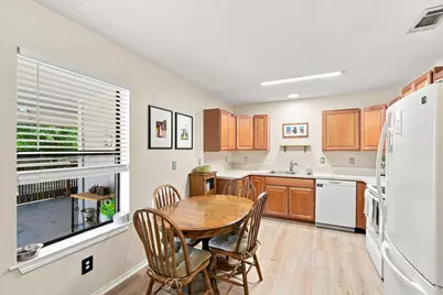 601 E Avenue F, Midlothian, TX 76065 - Photo 6