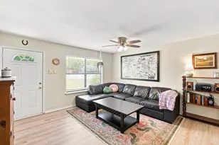 601 E Avenue F, Midlothian, TX 76065 - Photo 2