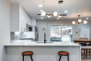 9805 Estate Ln, Dallas, TX 75238 - Photo 10