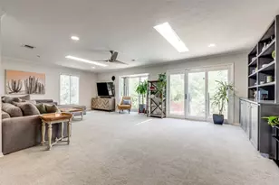 9805 Estate Ln, Dallas, TX 75238 - Photo 16
