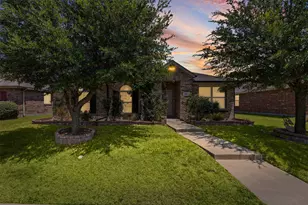 1612 Ambercrest Dr, Lancaster, TX 75146 - Photo 2