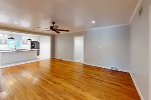 2010 N Locust St, Denton, TX 76209 - Photo 8