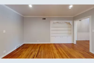 2010 N Locust Street, Denton, TX 76209 - Photo 6