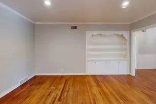 2010 N Locust St, Denton, TX 76209 - Photo 6