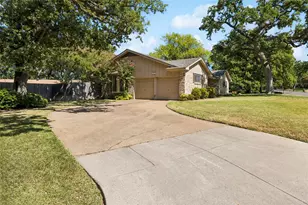 505 Caduceus Ln, Hurst, TX 76053 - Photo 2