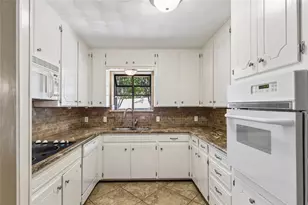 505 Caduceus Ln, Hurst, TX 76053 - Photo 12