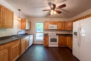 1406 Tad St, Ennis, TX 75119 - Photo 2