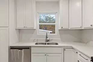 8732 Glencrest Ln, Dallas, TX 75209 - Photo 16
