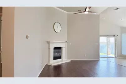 7901 Roswell Court, Arlington, TX 76002 - Photo 4