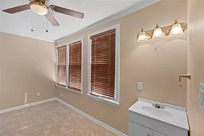 650 W Kaufman Street, Paris, TX 75460 - Photo 18