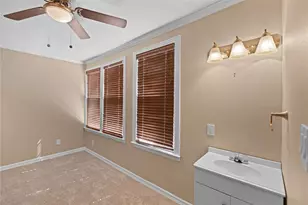 650 W Kaufman St, Paris, TX 75460 - Photo 18