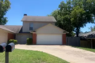 627 Overlook Ct, Arlington, TX 76012 - Photo 1