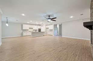 700 Freedom Ln, Little Elm, TX 76227 - Photo 4