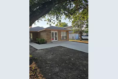 3182 Cross Creek Circle, Grand Prairie, TX 75052 - Photo 2
