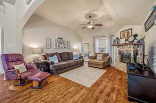 200 Jacinth Ln, Granbury, TX 76049 - Photo 8
